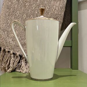 Vintage Winterling Marktleuthen Bavaria Porcelain Coffee/Tea Pot – White & Gold